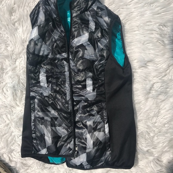 Vest - Picture 3 of 8